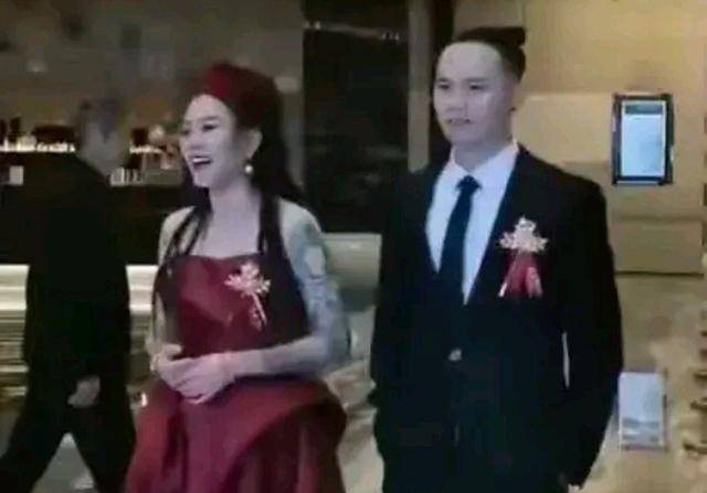 汪峰爱徒张恒远毕夏结婚啦!不过新娘的大花臂有点扎眼_婚礼_声音_明星