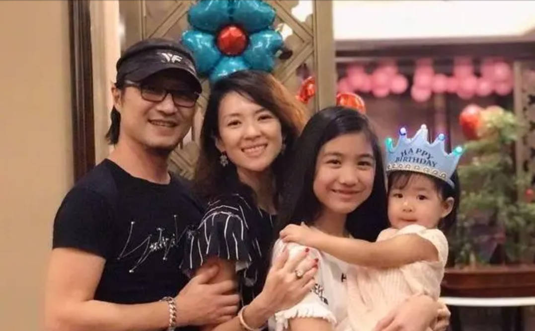 汪峰前妻康作如,和女儿相依为命,离婚后不是夫妻也是亲人!