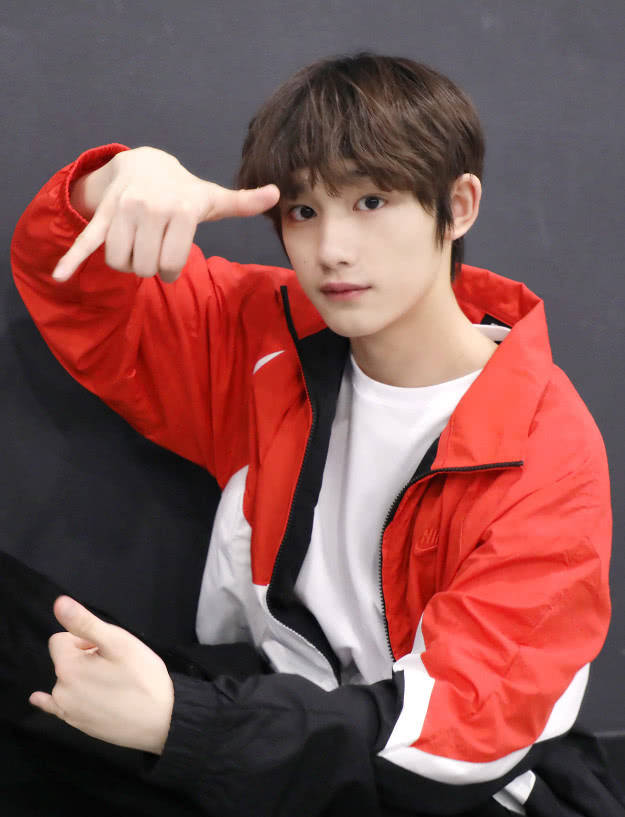 这是tfboys人气最高的师弟,今帅成校草,令万千少女心动_丁程鑫_穿戴