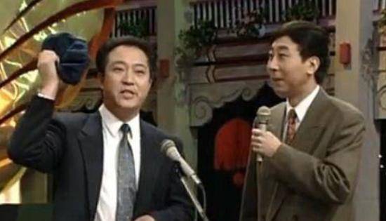 冯巩上春晚32次,老搭档牛群却很惨,69岁妻离子散