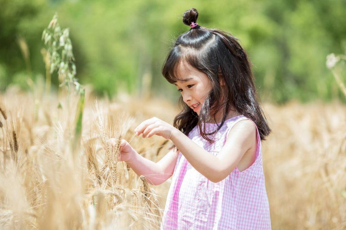 在孩子的样貌＂定型＂前,这样做,孩子越长越好看,建议父母看看