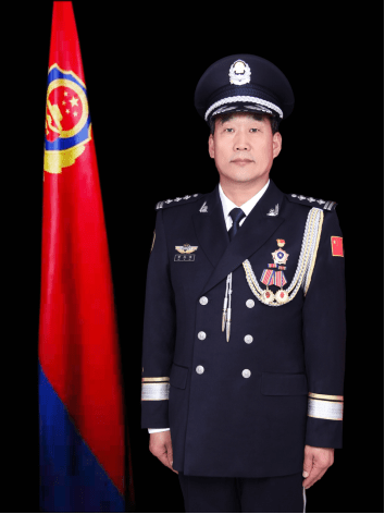 老贾的四身警服