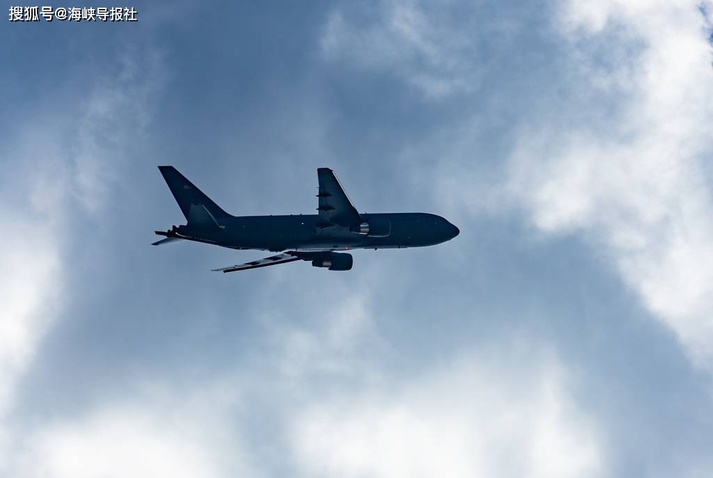 美军4架新型空中加油机秘密现身东欧演习 确保明年