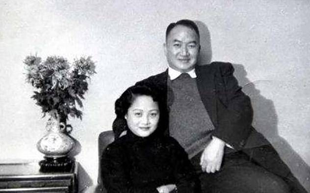 他的两个儿子在他去世后被艺术家赵丹收养,两个儿子关系颇为不合
