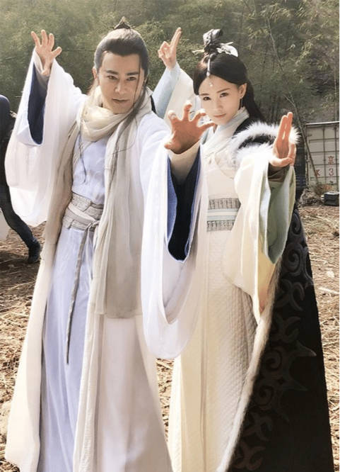他是霍建华版 《笑傲江湖》 中的日月神教长老曲洋;是钟汉良版 《天龙