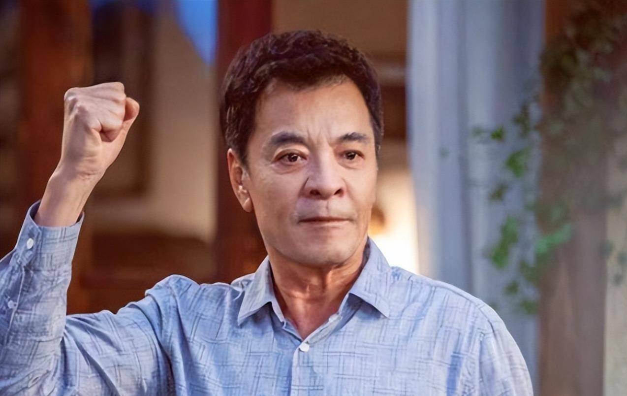 原创刘威被何晴甩抛弃同居八年的杨若兮娶化妆师51岁老来得子