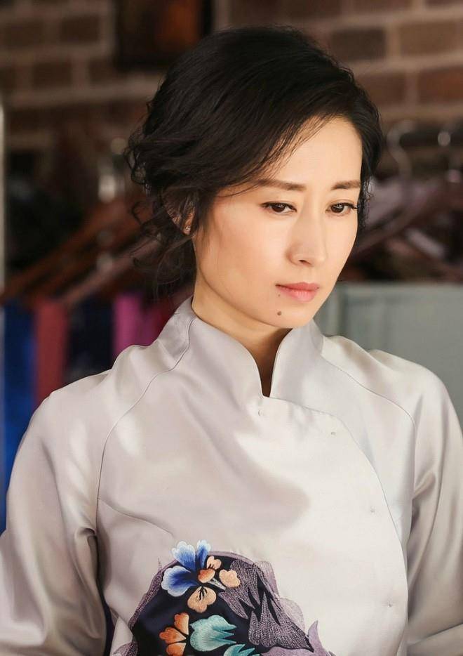 原创出走豪门被老公嘲讽独自带娃8年46岁的刘敏涛是如何翻身的