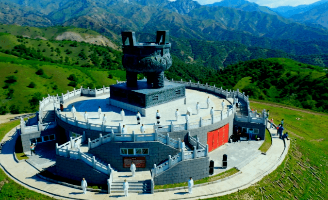 相约霍城县来中华福寿山看山花烂漫