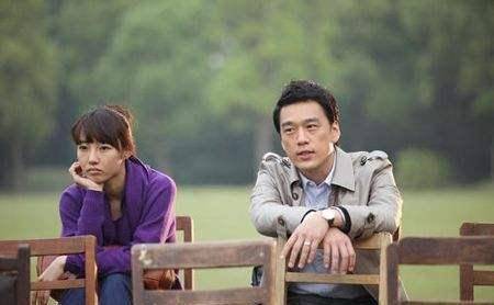 在《失恋33天》中,王耀庆饰演了"凤凰男"魏依然一