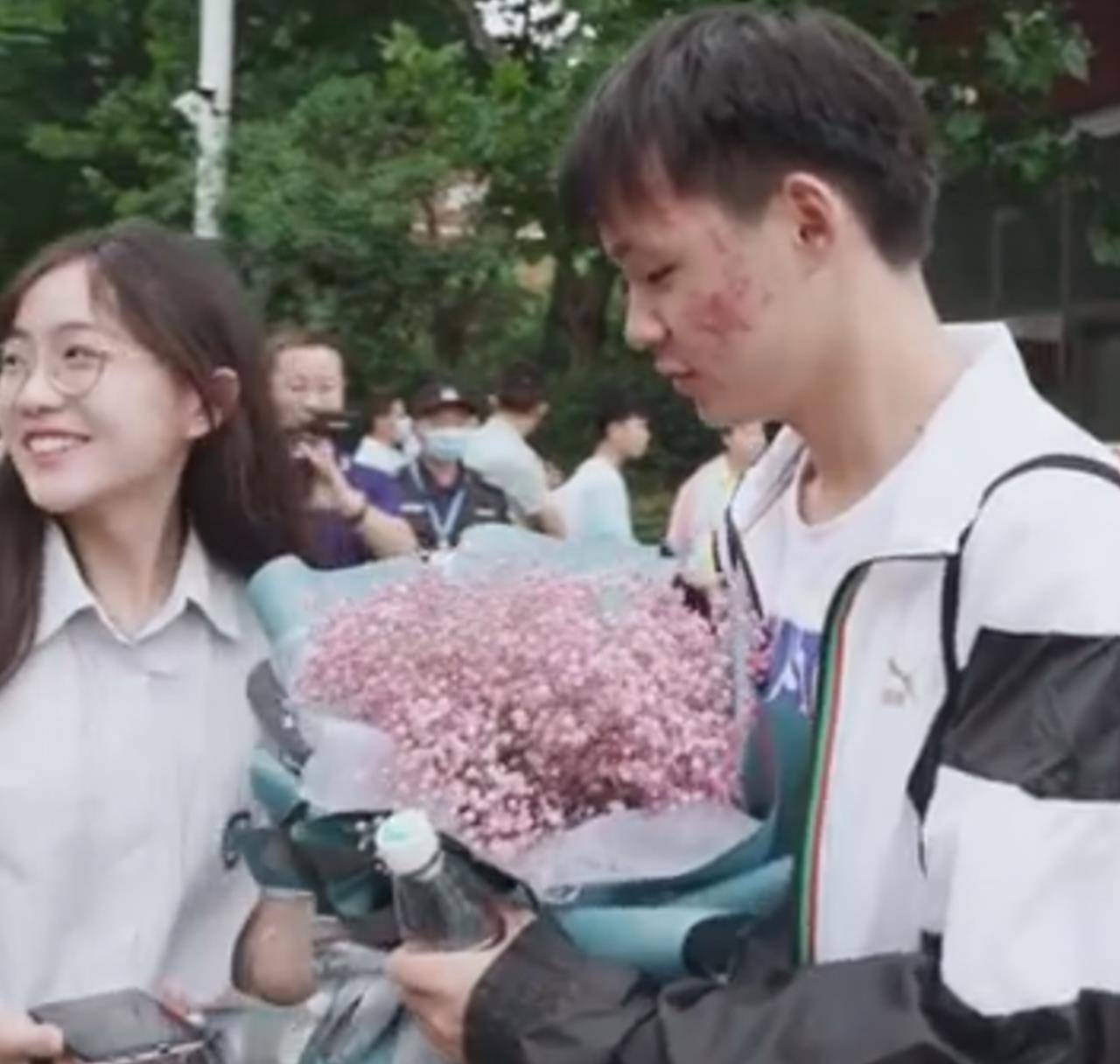 说起满天星大家应该都不陌生吧!她是最美的高考女孩,在今年高考时刷遍