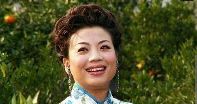 她是李谷一的女儿,曾上过25次春晚,如今52岁仍然单身_张也_舞台_独唱