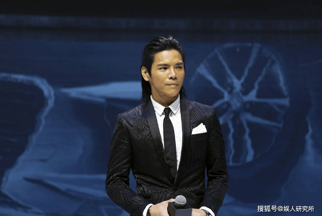 挑衅李连杰,一拳打倒向佐,成龙表示不服_电影_肖顺尧_武打