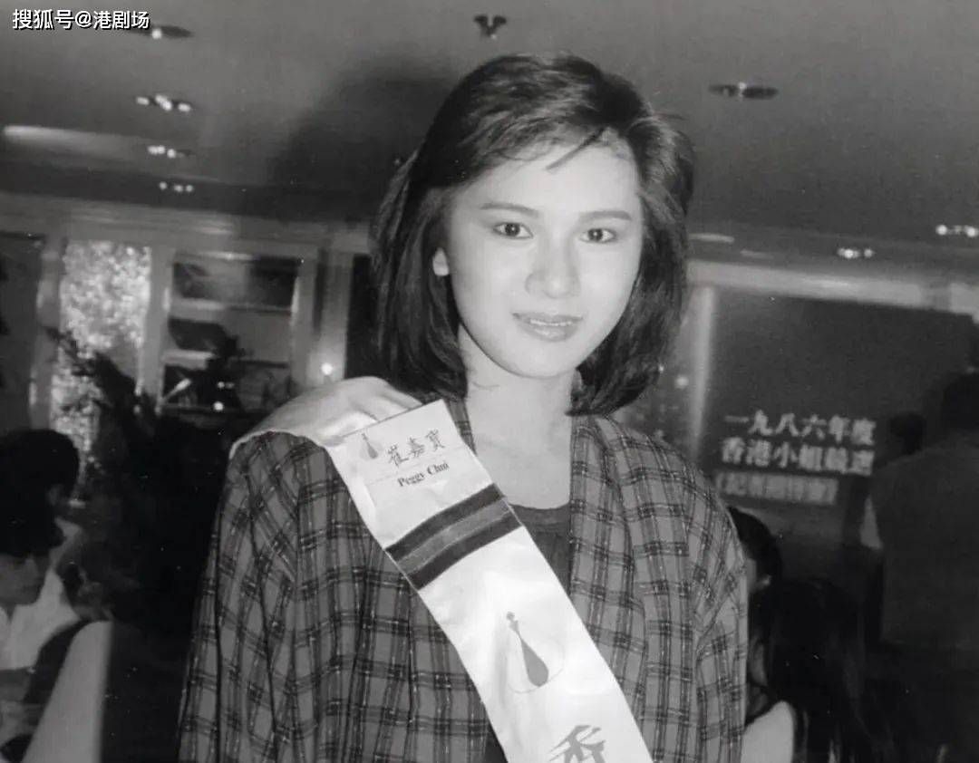 所以才抱着玩心报名参加,同期冠军是李美珊,亚军吴婉芳,季军倪萱彤