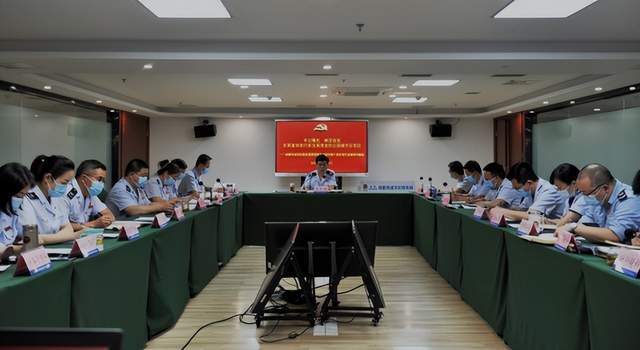 吴介伟首先传达学习了党代会工作报告,并指出,成都市