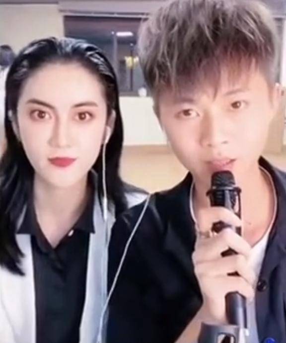 凸爷这一路走来其实也不容易,每天演绎各种段子,去年还去许华升团队