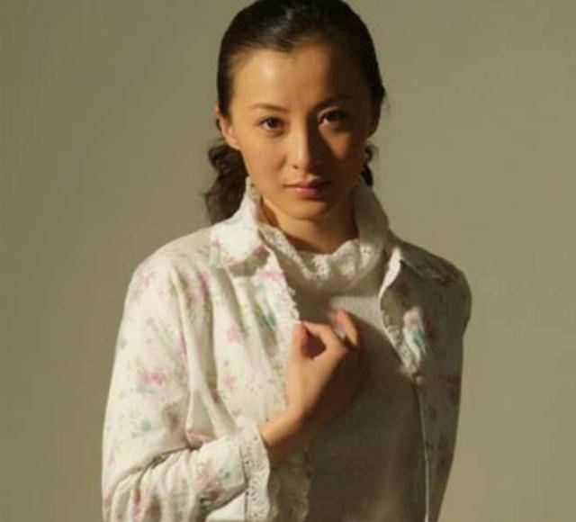 美女演员徐露:当红时隐退嫁大7岁老公,今与17岁女