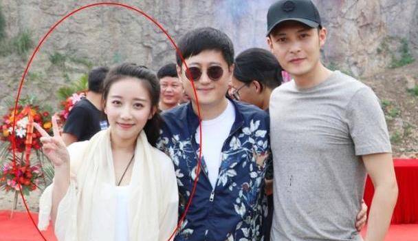 她被称"最美观众,意外被镜头扫到而签约,今25岁要走红成赢家_陈梦瑶