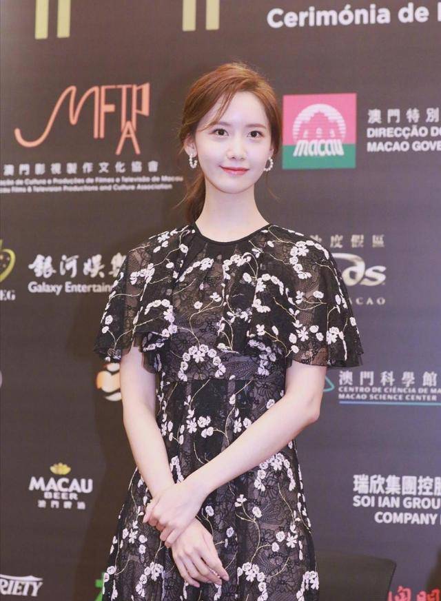 原创林允儿两套礼服裙亮相澳门电影节雪肤明眸身段佳不愧红毯杀手