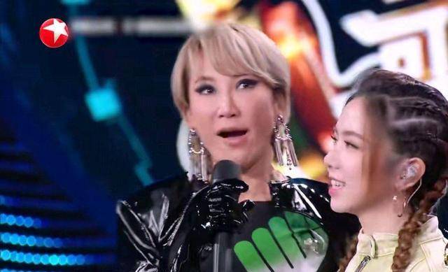 "李紫"李玟和邓紫棋则用一首曲风劲爆的《刀马旦》发出全场最强音"