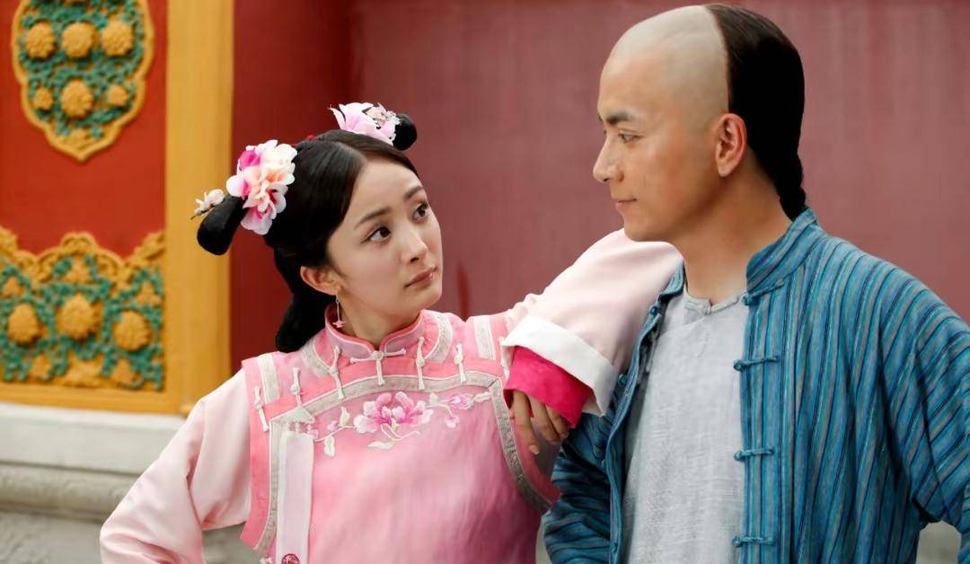 王驾麟还在杨幂主演的古装剧《宫》里饰演顾小春和年羹尧两个角色,就
