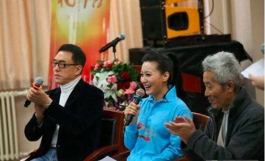 都说日久生情,郎昆和第一任妻子因为经常在一起工