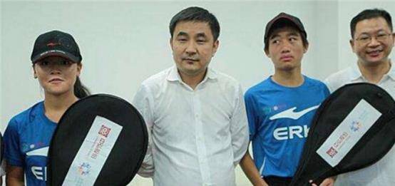 王永红:欠百亿逃往国外,还带了70亿和明星女友,亲爹去世都不回_投资
