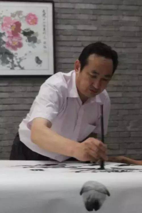著名水墨艺术家陈国强谈画家的艺术创作成本_作品_修路和_朋友