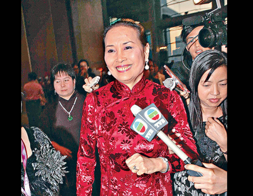 大女儿何朝琼是赌王接班人,二女儿何朝凤掌权,三女儿何朝坤低调,四
