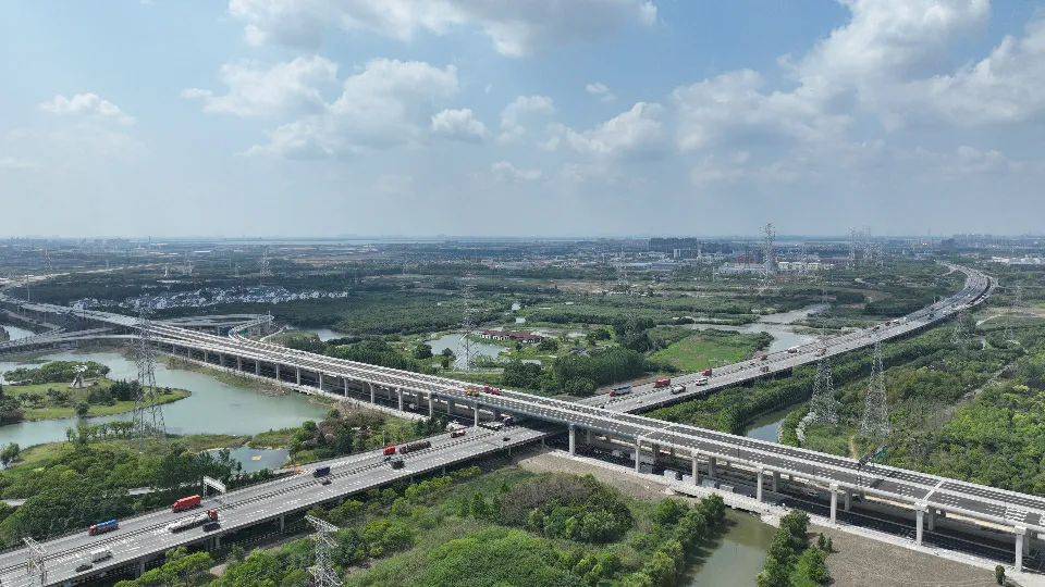 项目还在吴淞江出入口新增单喇叭互通与常嘉高速无缝衔接小鱼替大家掐