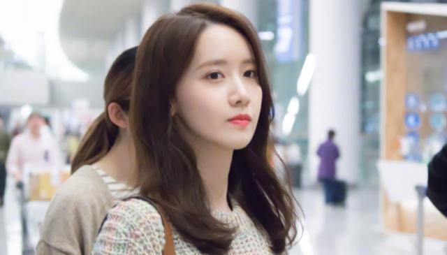 奔30的林允儿颜值逆天佩戴粉色蝴蝶结少女感满满比刚出道都嫩