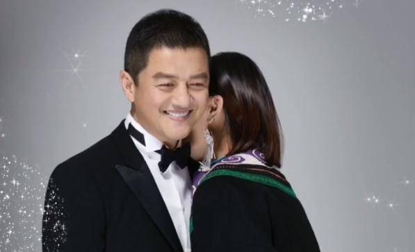 李亚鹏的妻子庆祝32岁生日,自拍照气质很像王菲,风格变化大_哈金_生活