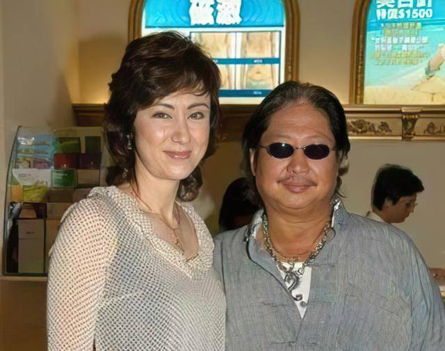 洪金宝的两任妻子曹恩玉分手后单身31年高丽红婚后多年未育