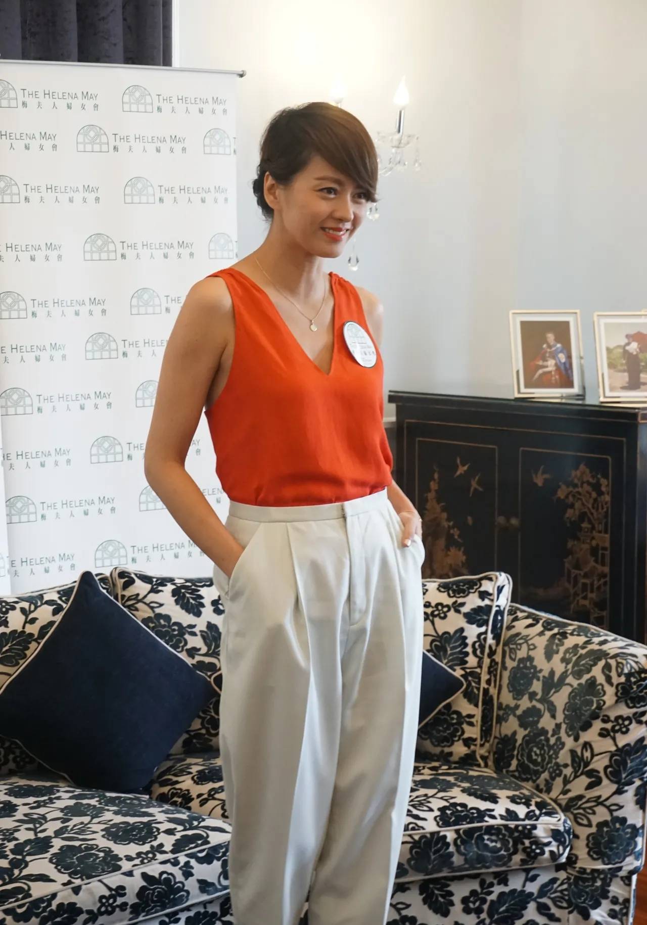 梁咏琪奔五的年纪发型很土气穿廉价衣服女神气质不再