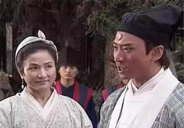1994年在袁和平执导的《咏春》中饰演五枚师太,教授杨紫琼如何打败