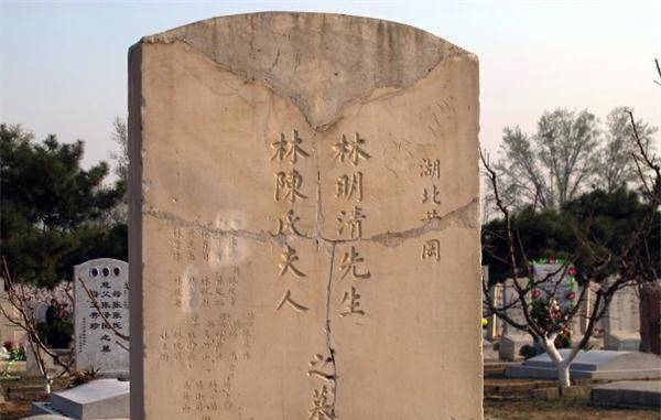 太原解放了,而年仅三十三岁的团长林向荣,他的心脏永远停止了跳动,倒