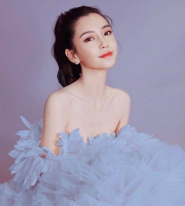 5,羽毛高定礼服4,仙气粉色系高定礼服经典的泡泡袖让baby看起来就是