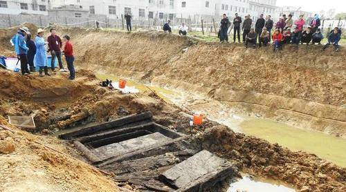 湖北2000年前的"水墓,挖出不腐男尸,出土时关节还可以活动_先生_辛追