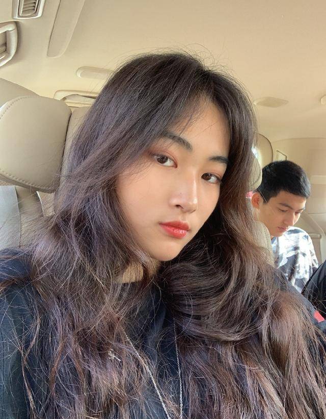 最好看星二代景岗山16岁女儿近照曝光浓眉高鼻梁像极了爸爸