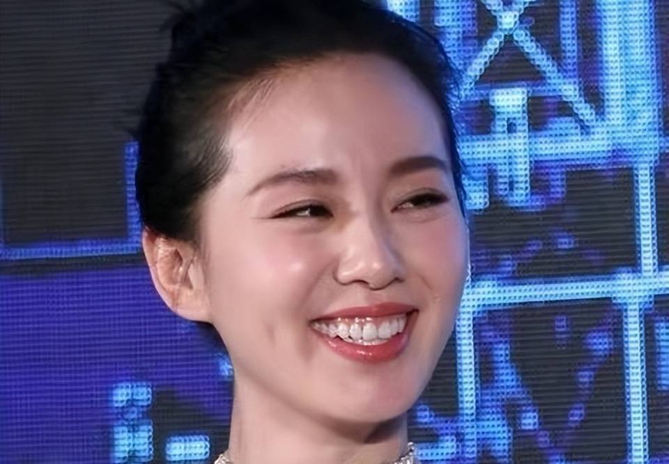 龅牙假牙大板牙这12位女星貌美如花却都输在了牙齿上