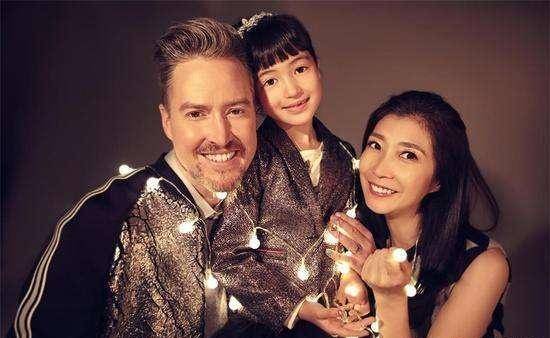 而且也是节目史上第一个外国人,以当时无论是夏克立还是他老婆黄嘉千