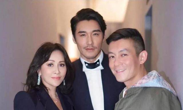 原创中国首席男模胡兵因太帅曾被国外富婆看中今49岁犹如25岁
