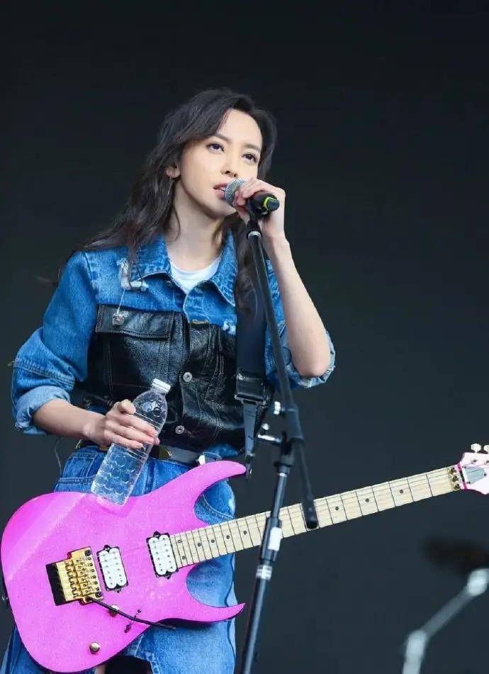 一曲爆红于文文凭浪姐再次出圈却让那英和宁静都无语