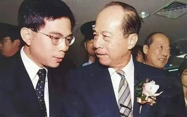 李嘉诚的大儿子李泽钜,曾被绑架过,但他却始终保持低调的习惯,默默帮