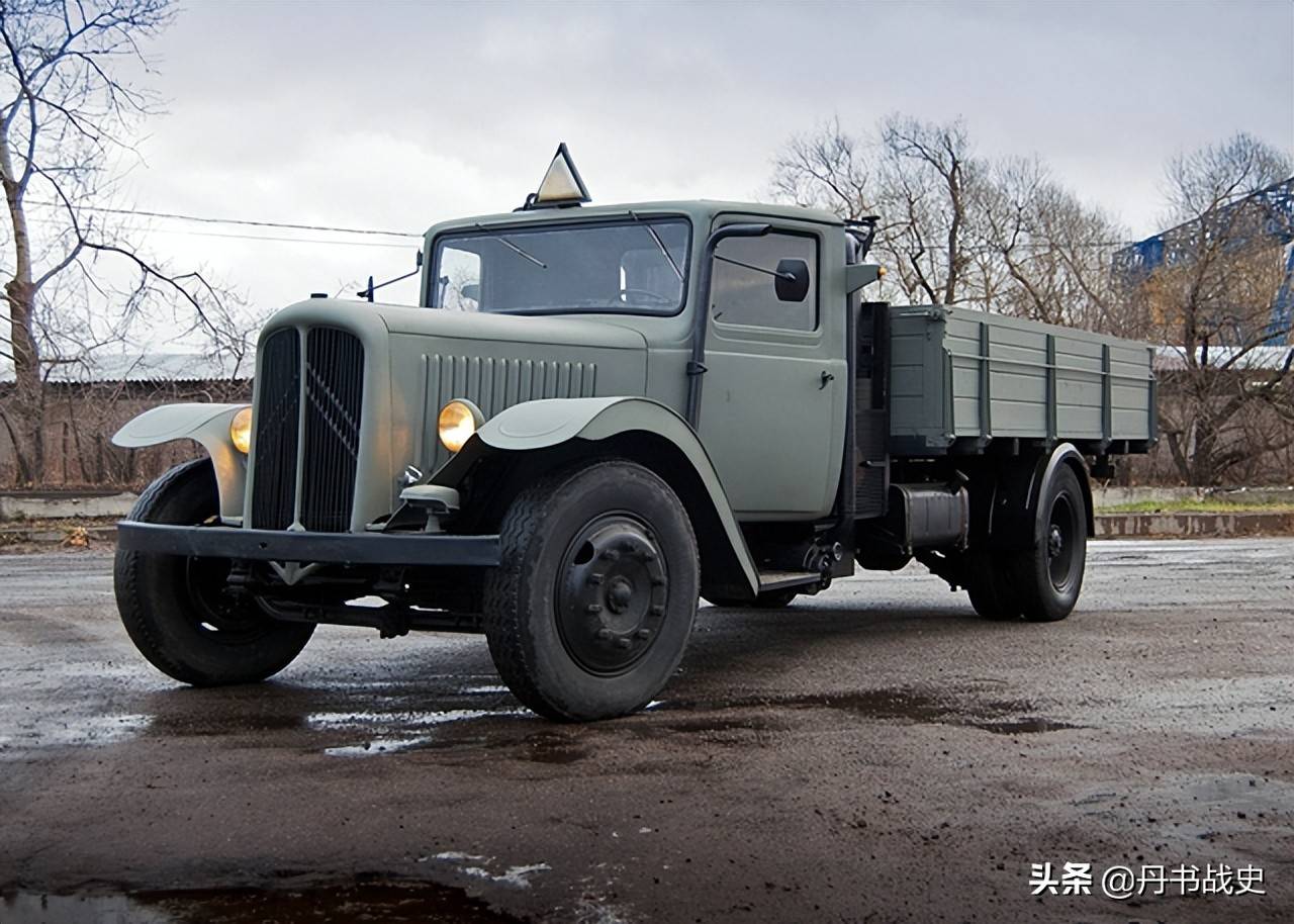 雪铁龙t45是雪铁龙公司在1933年研制的车辆,本是以雪铁龙t29型卡车为