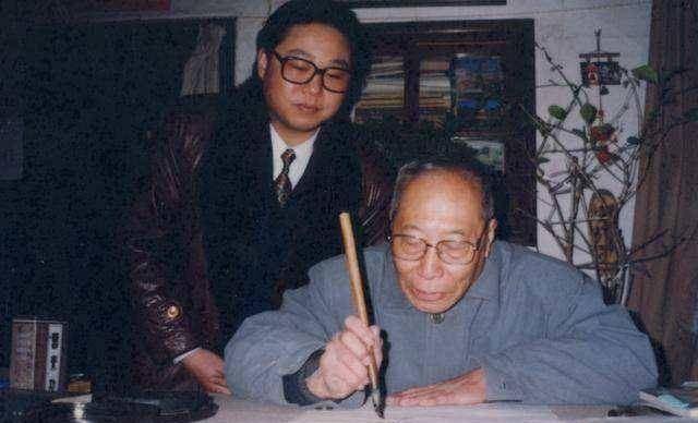 "醇亲王宝"金印,镀金册,像这位价值连城的国宝级文物,溥任也是倾囊相