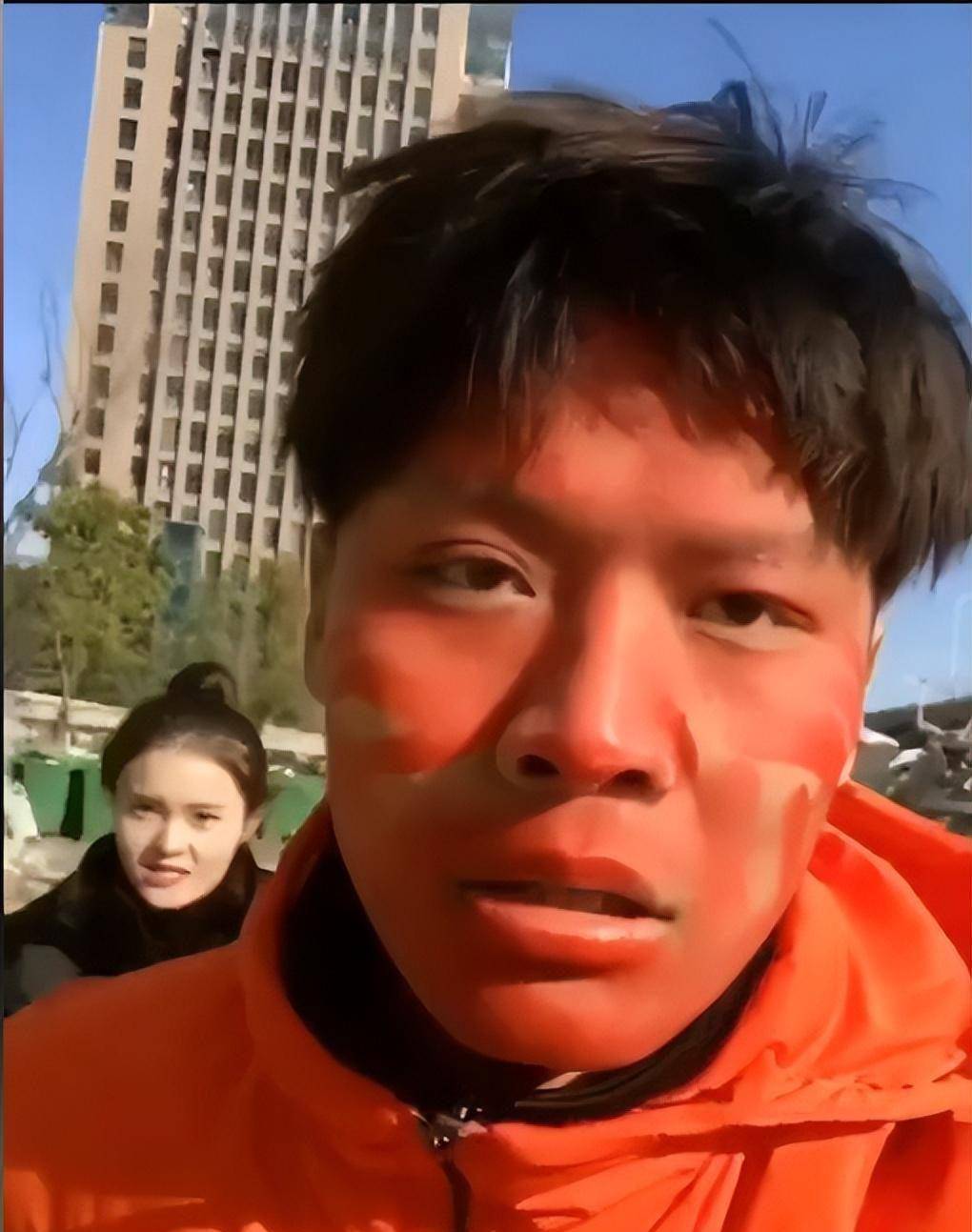 小杨哥力压刘德华成全网顶流,网红带货是副业,他到底是何身份?