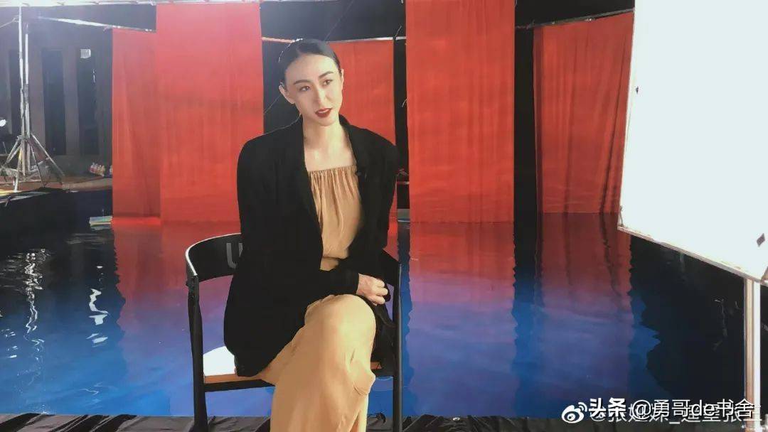 拍《将进酒》时,演员常宏基眼睛充满红血丝;拍