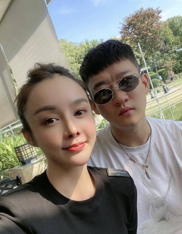 曹云金当街拽着美女上车回家不尊重女人的男人请远离
