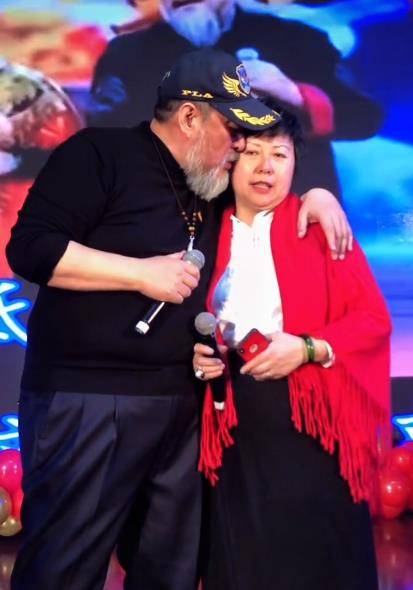 关公陆树铭长髯花白仍威风凛凛老戏骨出镜卖货引发争议