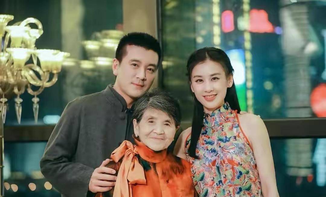 原创杨子母亲刘丽芹前儿媳陶虹太强势自己心中的完美儿媳是黄圣依